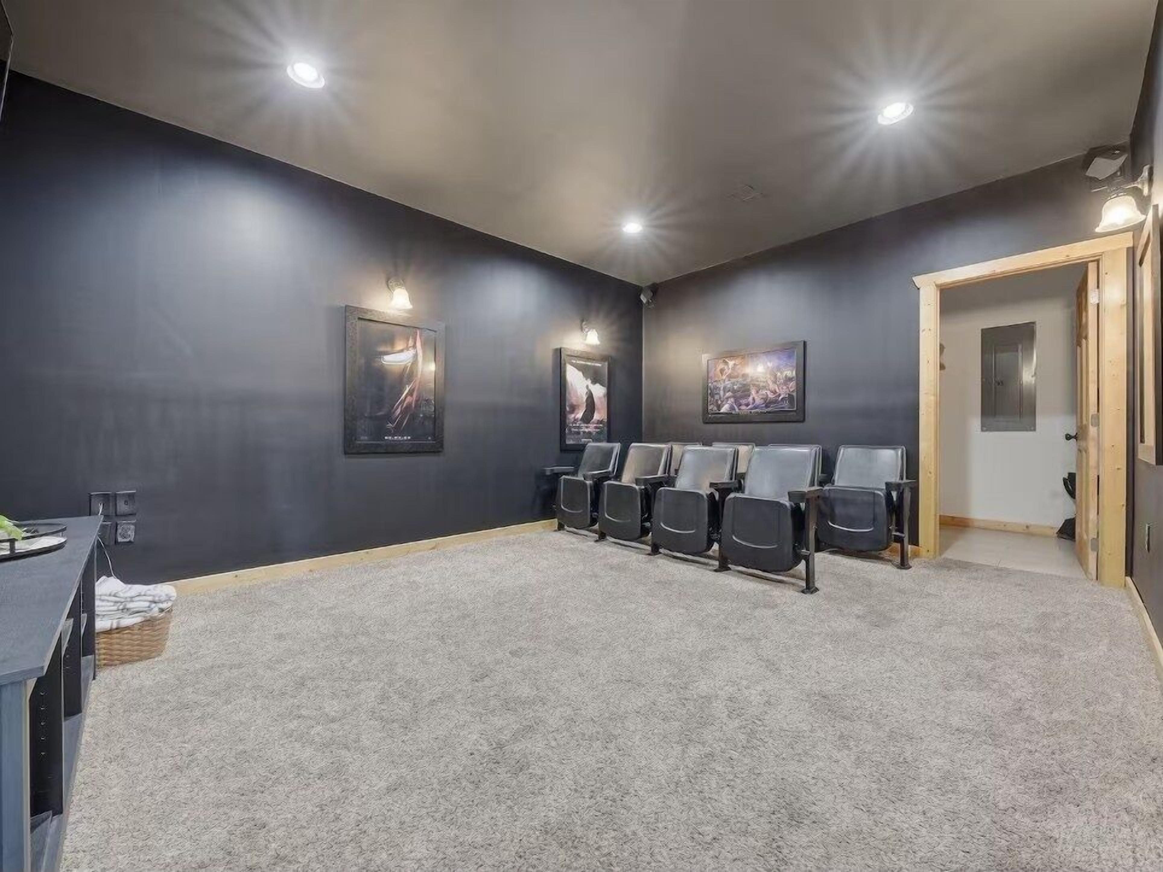 Cabin, 5 Bedrooms | Interior