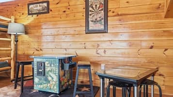 Cabin, 5 Bedrooms | Game room