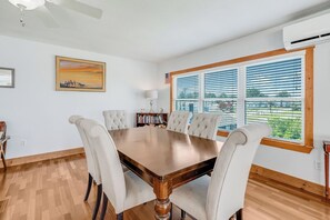 Dining - Amazing BAY VIEWS at Moon Fish by Seaside Vacations! (Chincoteague Island)