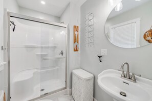 Bathroom - Amazing BAY VIEWS at Moon Fish by Seaside Vacations! (Chincoteague Island)