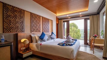 Deluxe Double Room, Mountain View | Minibar, in-room safe, blackout curtains