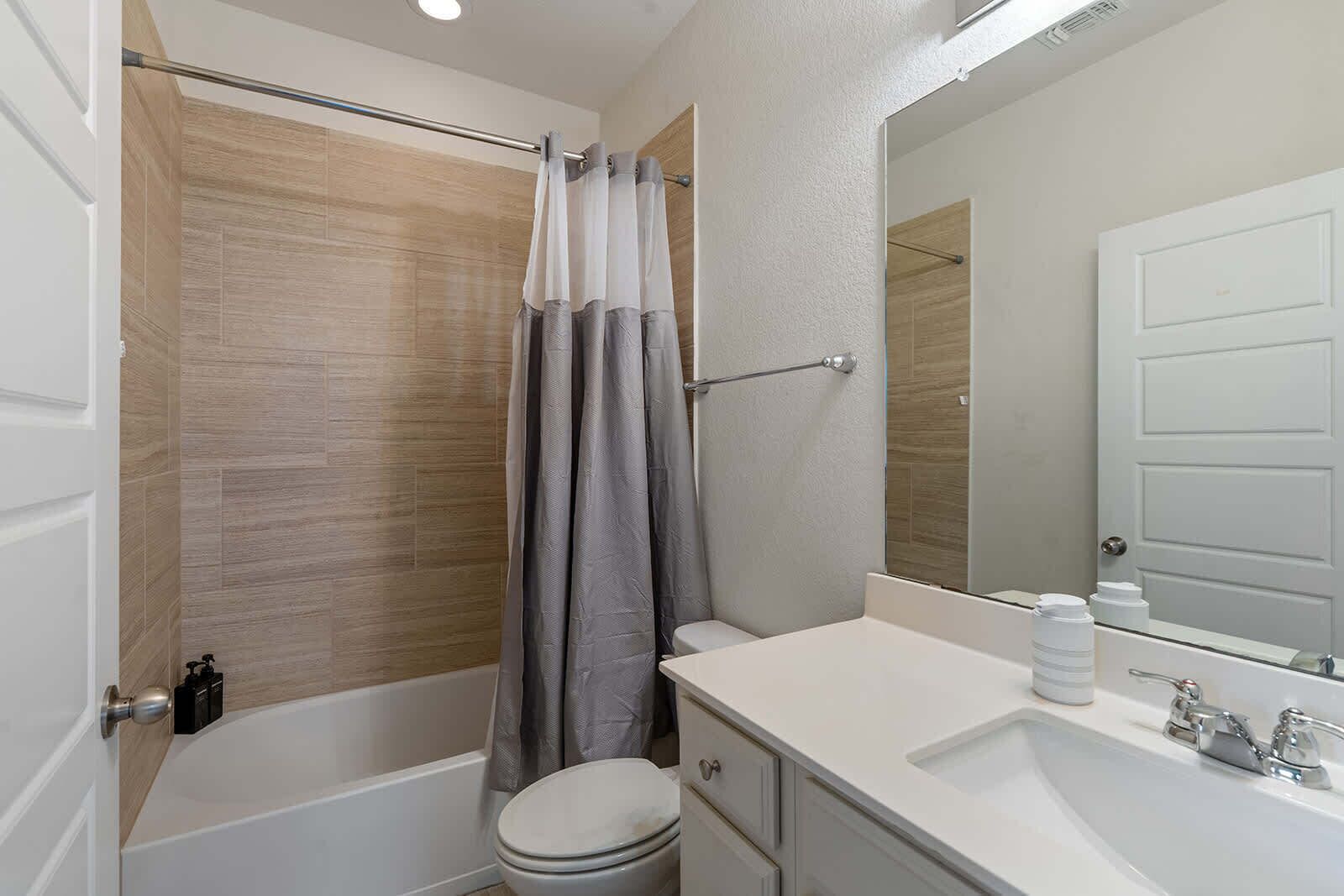 Shower, towels, shampoo