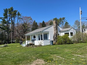 Exterior - Peaceful 2-bedroom cottage in charming Freeport perfect for relaxing (Freeport)