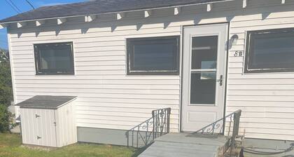 Waterfront peaceful 2-bedroom cottage in charming Freeport perfect for relaxing