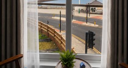 Tidal Escapes- Boutique Coastal Retreat. Sea View.