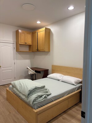 1 chambre, fer et planche à repasser, accès au Wi-Fi (inclus)