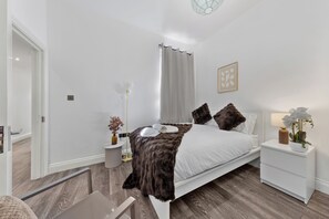 Room - The Palermo Retreat London Living (London)