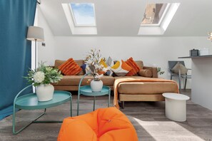 Living area - The Palermo Retreat London Living (London)