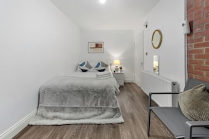 3 slaapkamers, een strijkplank/strijkijzer, wifi, beddengoed