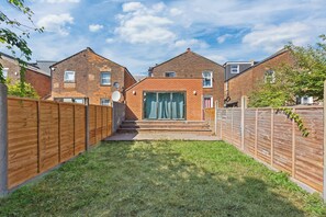 Exterior - The Palermo Retreat London Living (London)