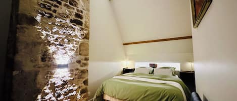 1 habitación, tabla de planchar con plancha, wifi y ropa de cama