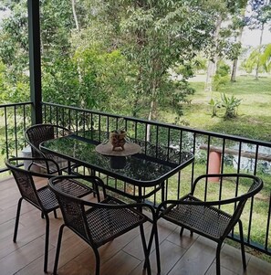Family Cabin, Garden View | In-room dining