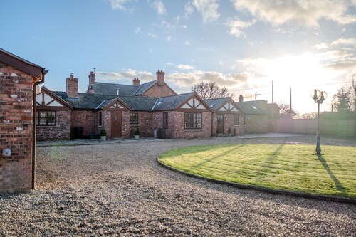 Country Retreat, Barn with Annexe - Large enclosed garden with countryside views