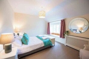 Room - 16th-century farmhouse, Sidmouth, sea view (Sidmouth)