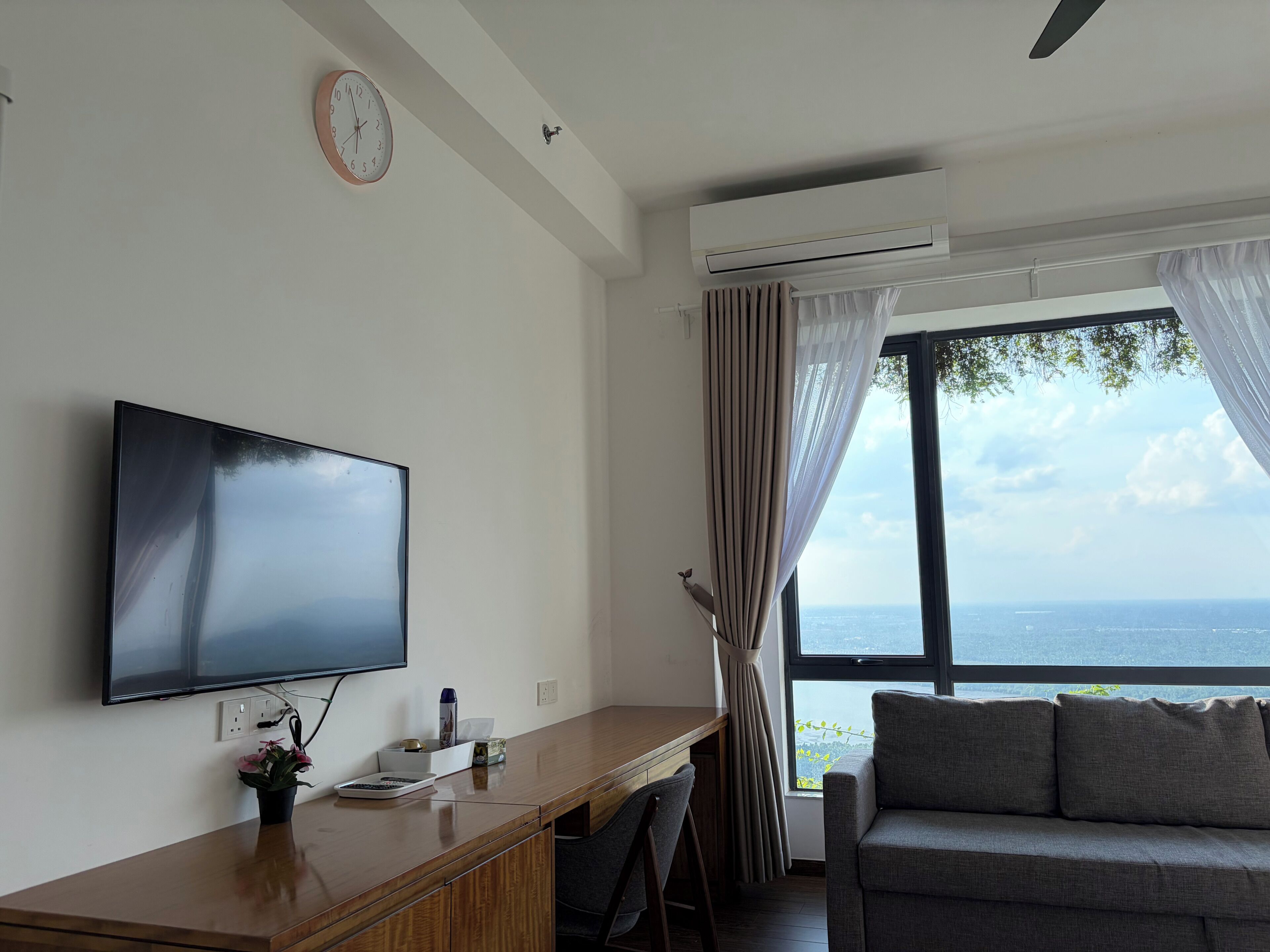Deluxe Studio, Sea View | Living area