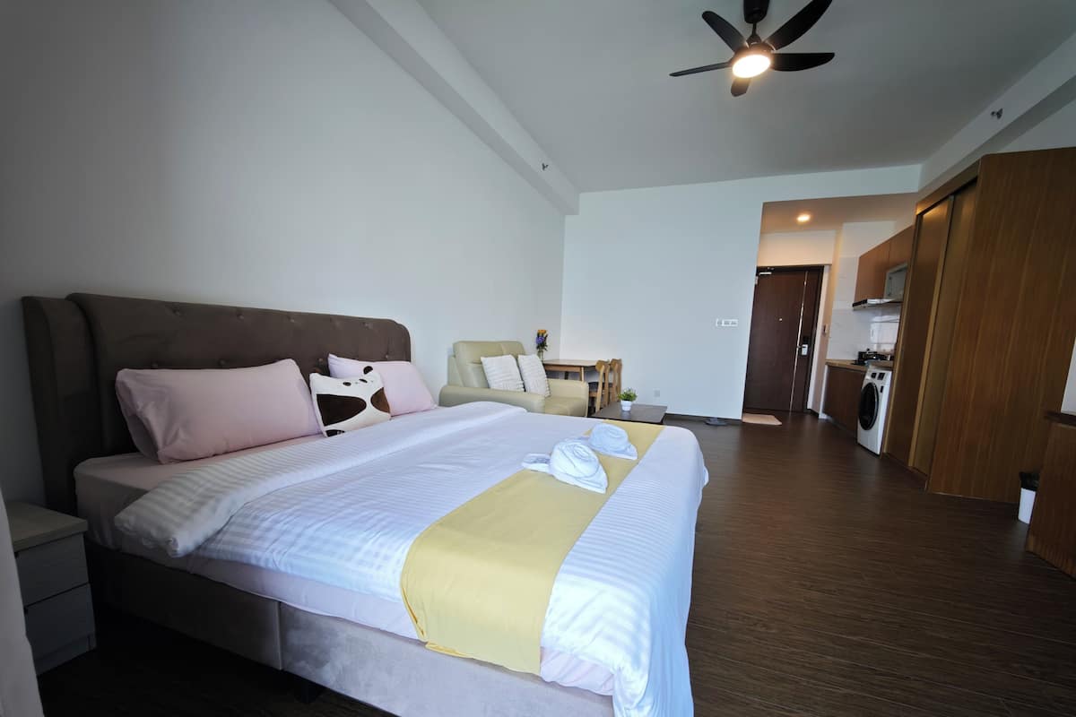 Premier Studio Suite, Balcony, Sea View | Desk, laptop workspace, free WiFi