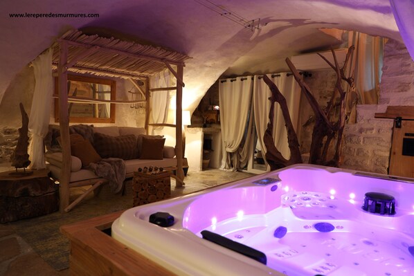 Interior - Vrbo Property (Saint-Hippolyte-de-Caton)