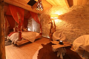 Room - Vrbo Property (Saint-Hippolyte-de-Caton)