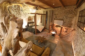 Room - Vrbo Property (Saint-Hippolyte-de-Caton)
