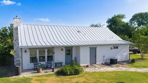 Exterior - The Villa at Laurel Court-Hot Tub, Karaoke, Pickleball & Wine Country (Fredericksburg)