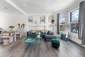 Living area - The Palermo Haven (London)