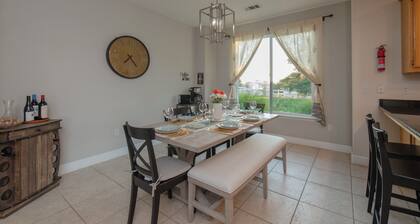 360 degree vineyard views on 2 acres, patio, outdoor kitchen, game-room, dogs ok