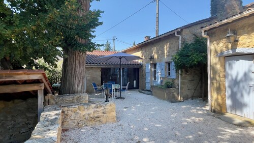 Charming stone house in Sarlat. For adults only. Pets allowed.