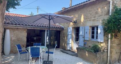Charming stone house in Sarlat. For adults only. Pets allowed.