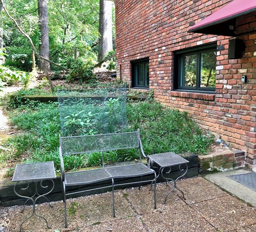 Cozy 1-bedroom apartment in delightful Richmond Western Henrico County with AC