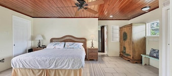 Cozy Englewood Cottage - 5min to Beach!