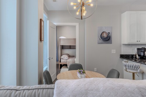 Skyview Sanctuary-Sunlit 2BR/2BA w/ Coffee & Games