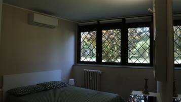 2 bedrooms, iron/ironing board, WiFi (free), bed sheets
