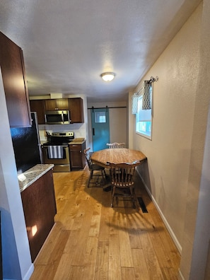 Dining - Charming 2-bedroom house in tranquil Lewistown with AC, heating, and wifi (Lewistown)