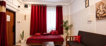Cozy 2-bedroom bed & breakfast with living room dinning hall and kitchen