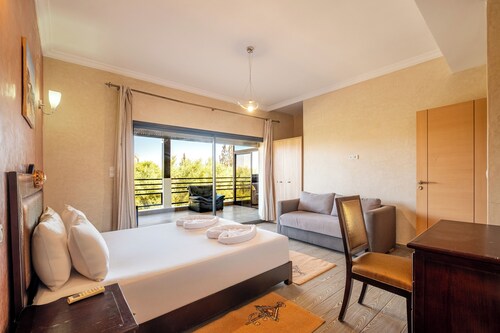 Résidence Habiba Pool & Garden Retreat