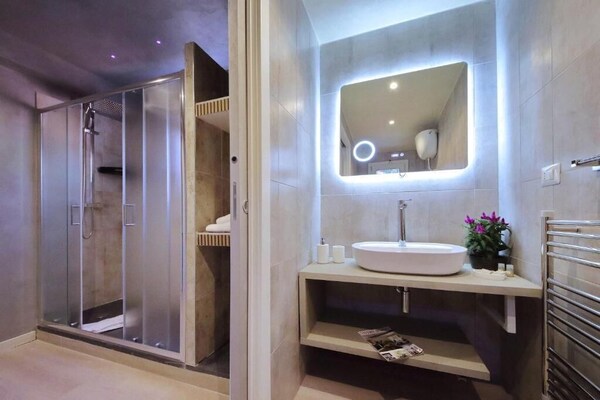 Termini Jacuzzi Suite - Rome