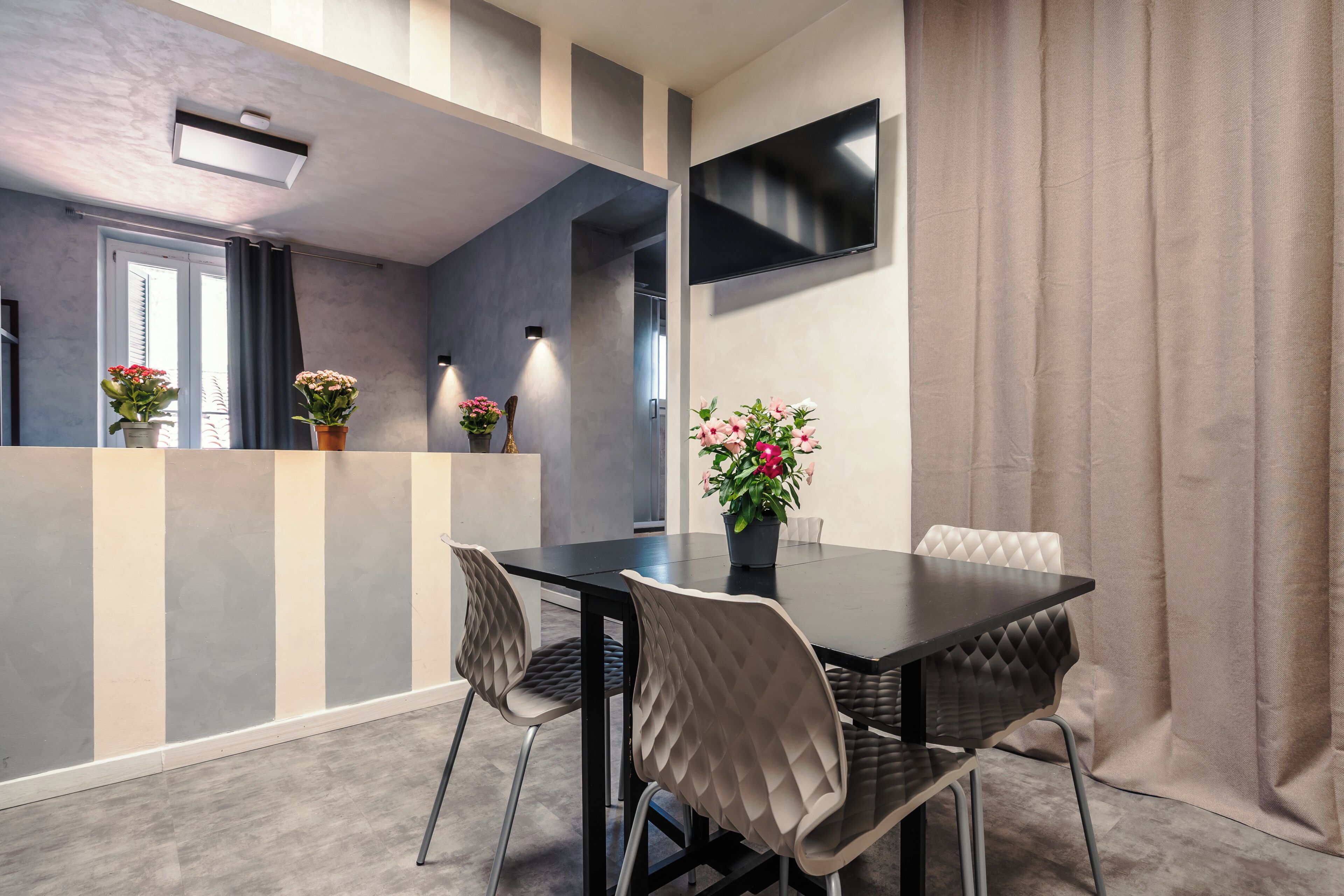 Comfort Apartment | Dining