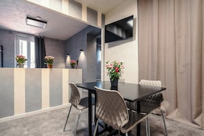 Comfort Apartment | Dining - Termini Jacuzzi Suite (Roma)