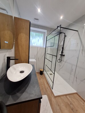 Bathroom - Vrbo Property (Trémery)