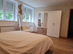 Room - Vrbo Property (Trémery)