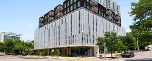 Exterior - Deluxe Studio in downtown Austin, 10/9-10/12 for ACL (Austin)