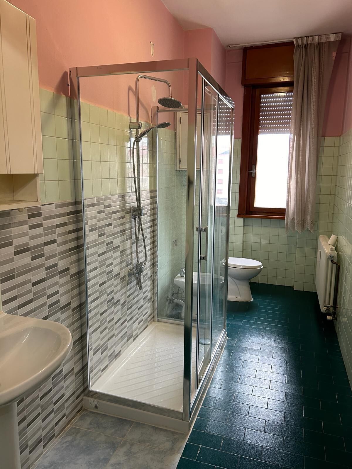 Doccia, asciugacapelli, bidet, asciugamani