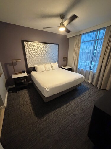 Spacious Resort with 2 bedrooms in soothing National Harbor.