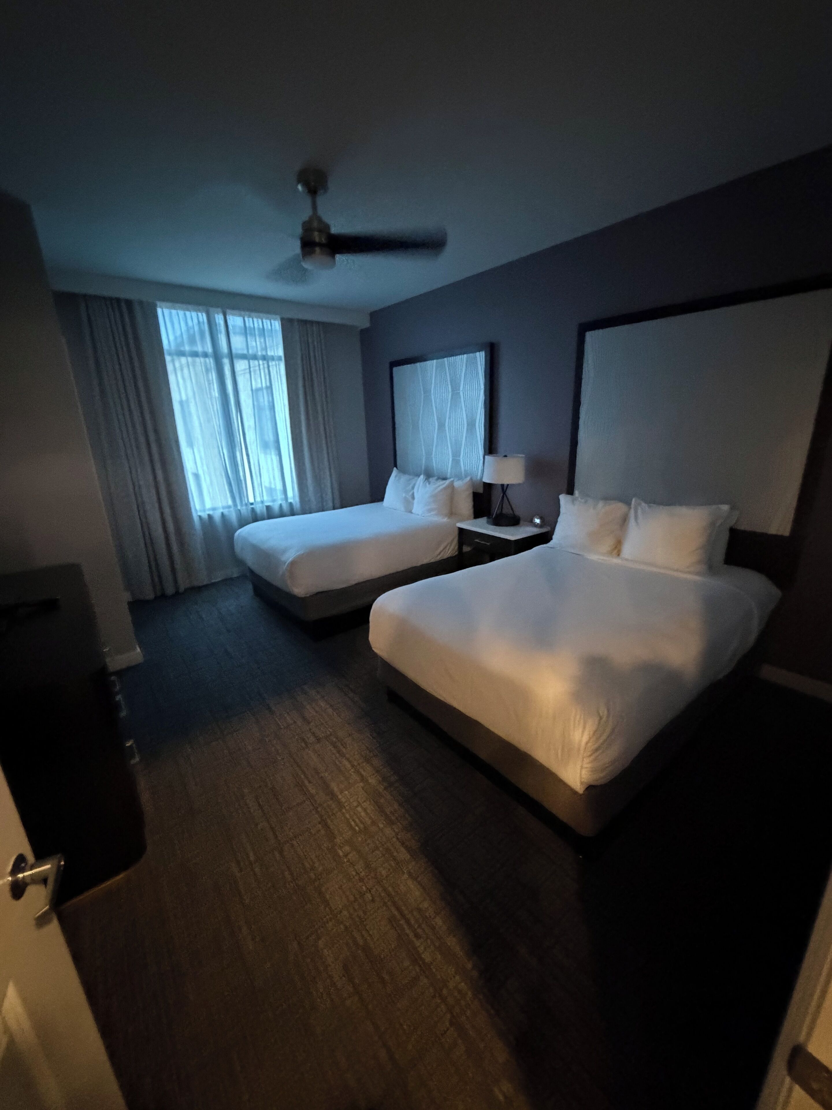 2 chambres, fer et planche à repasser, Wi-Fi, draps fournis