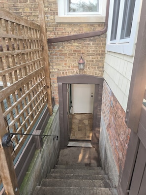 Property grounds - Private Entrance, 1 Bed Studio, Kitchenette, Big Bath & Closet,Onsite Parking (Downers Grove)
