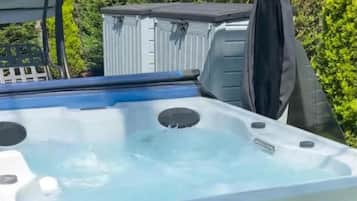 Bồn tắm spa ngoài trời