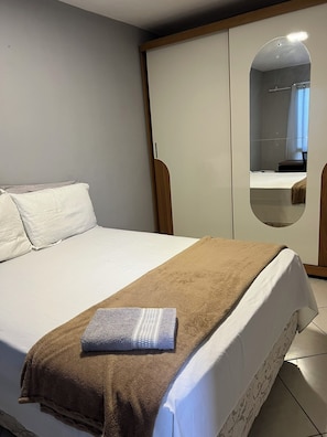 Iron/ironing board, WiFi, bed sheets - Fully furnished apartment in a gated community. (Petrolina)