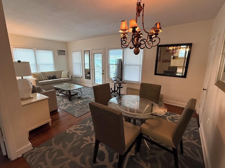 Parrots Perch Steps To Beach Dog Friendly Sleeps 8 Full Beach Gear - Largo, FL