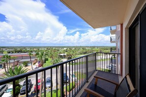 Property grounds - Beachfront 1BR with pool, sauna, pickleball, and washer/dryer. No Cleaning Fee. (Flagler Beach)