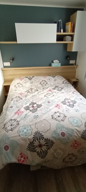 3 bedrooms, iron/ironing board - BRIGHT MOBILE HOME RENTAL FOR 6 PEOPLE AT CAMPING BOISE IN PIRIAC-SUR-MER (Piriac-sur-Mer)
